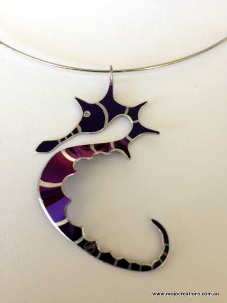 MojoCreations Seahorse pendant (4) 5x3cm